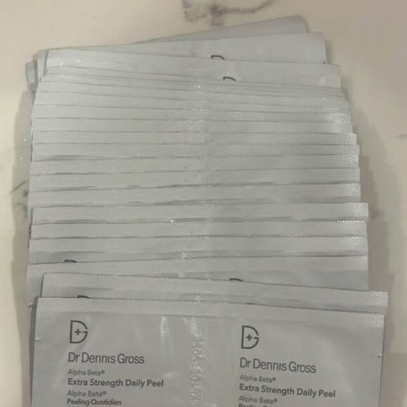 Dr. Dennis Gross Extra Strength Peel Pads (23) - Picture 3 of 3